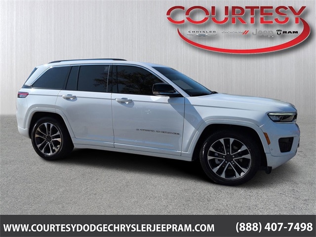 2023 Jeep Grand Cherokee Overland's photo