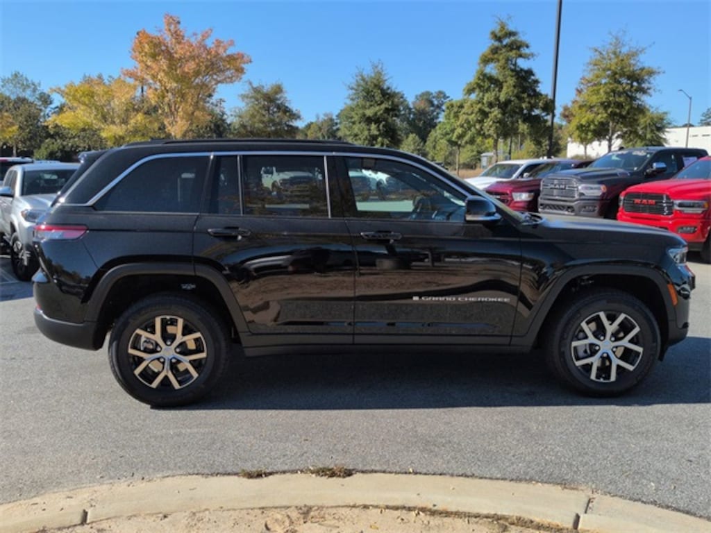 New 2025 Jeep Grand Cherokee LIMITED 4X2 Sport Utility