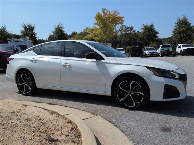2024 Nissan Altima 2.5 SR photo 2