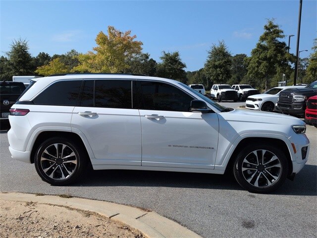2023 Jeep Grand Cherokee Overland photo 3