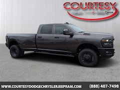 2026 Ram 3500 TRADESMAN CREW CAB 4X4 8' BOX Pickup