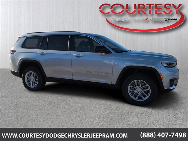 2025 Jeep Grand Cherokee L Laredo's photo