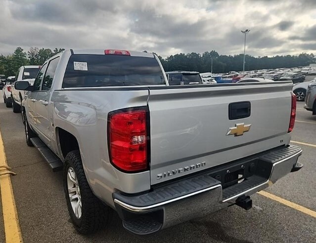 2017 Chevrolet Silverado 1500 LT photo 2