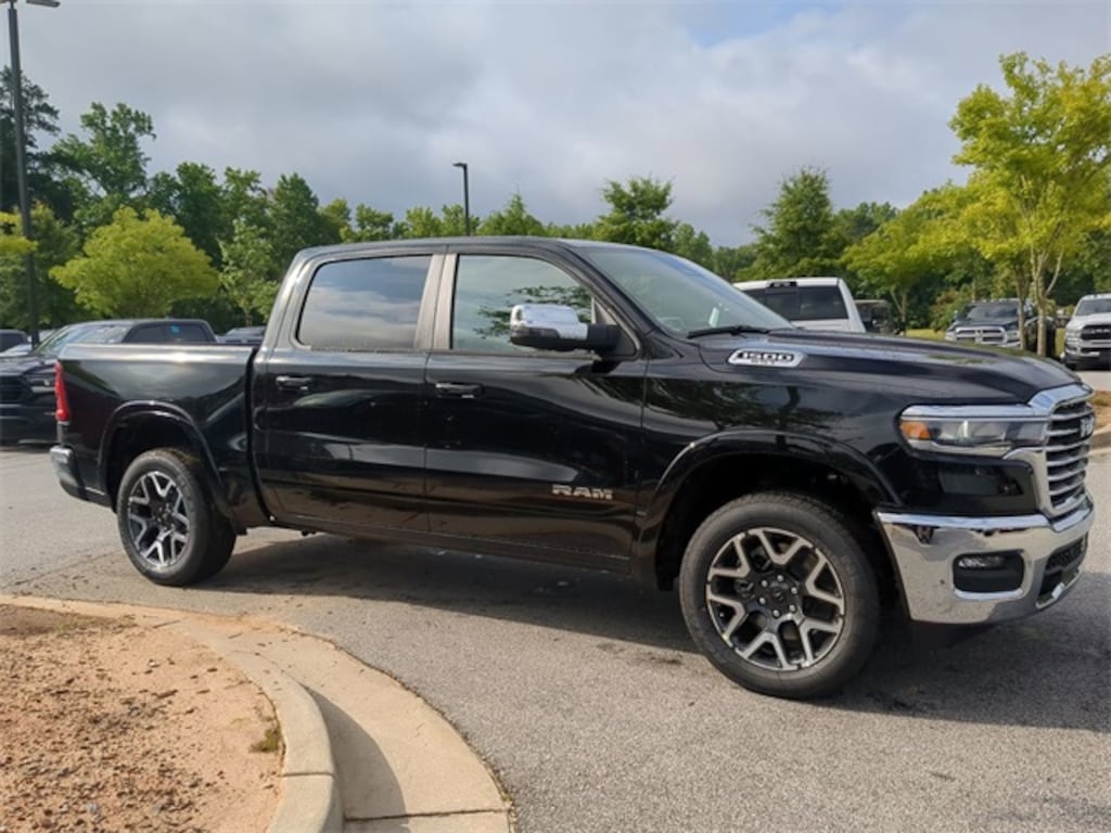 New 2025 Ram 1500 LARAMIE CREW CAB 4X4 5'7 BOX Pickup