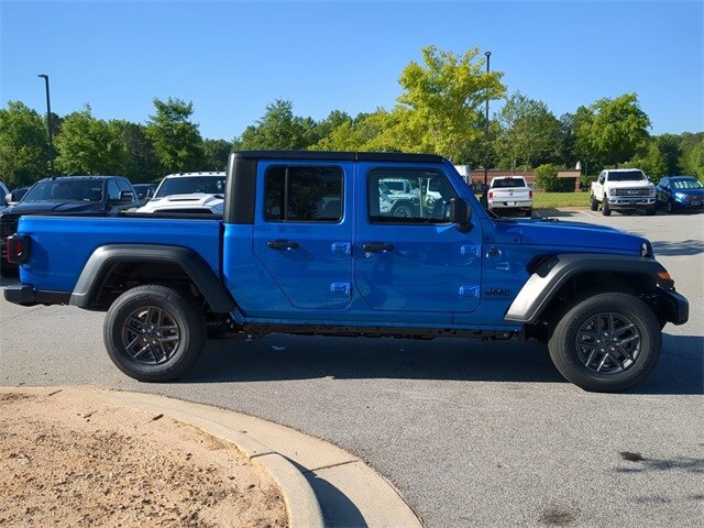2025 Jeep Gladiator Sport photo 3