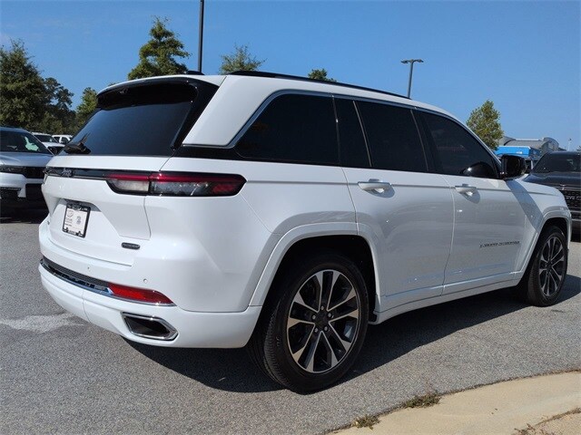 2023 Jeep Grand Cherokee Overland photo 4