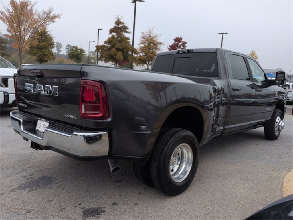 New 2025 Ram 3500 LARAMIE CREW CAB 4X4 8' BOX Pickup