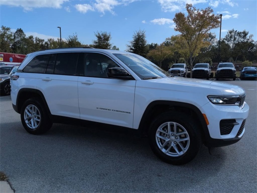 Used 2023 Jeep Grand Cherokee Laredo SUV