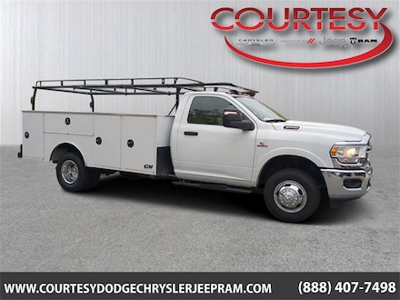 2024 Ram 3500 Chassis Cab 3500 TRADESMAN CHASSIS REGULAR CAB 4X2 84' CA Pickup