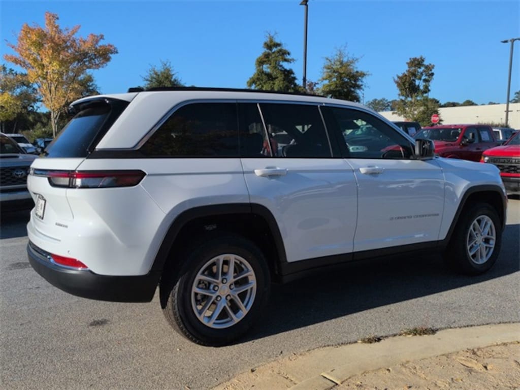 New 2025 Jeep Grand Cherokee LAREDO X 4X2 Sport Utility