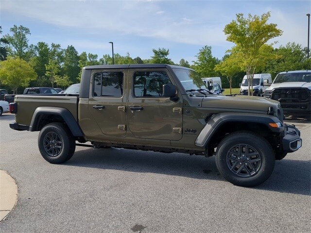 2025 Jeep Gladiator Sport photo 2
