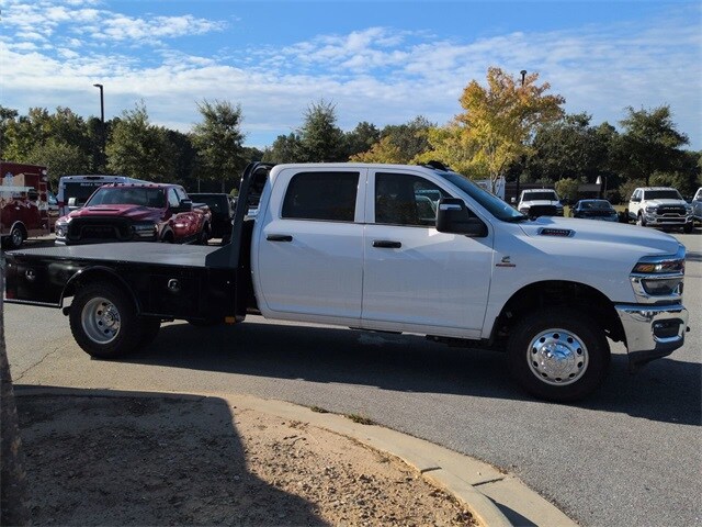 2025 Ram 3500 Tradesman photo 2