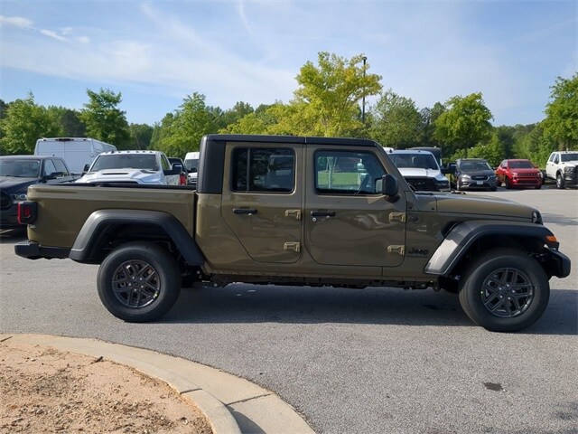 2025 Jeep Gladiator Sport photo 3