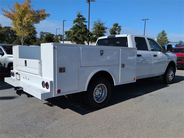 2025 Ram 3500 Tradesman photo 3