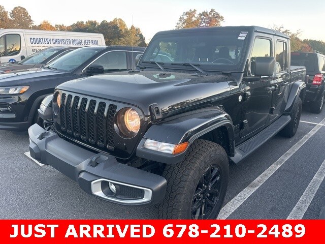 2021 Jeep Gladiator Sport photo 2