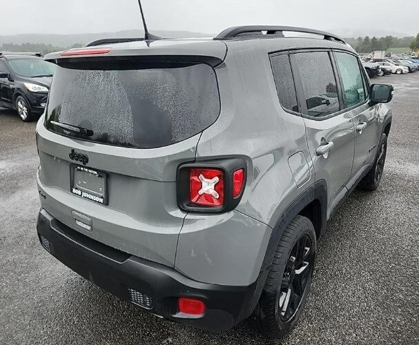 2022 Jeep Renegade Altitude photo 3