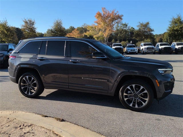 2023 Jeep Grand Cherokee Overland's photo