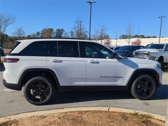 2025 Jeep Grand Cherokee Limited photo 2