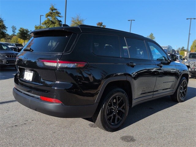 2024 Jeep Grand Cherokee Altitude photo 3
