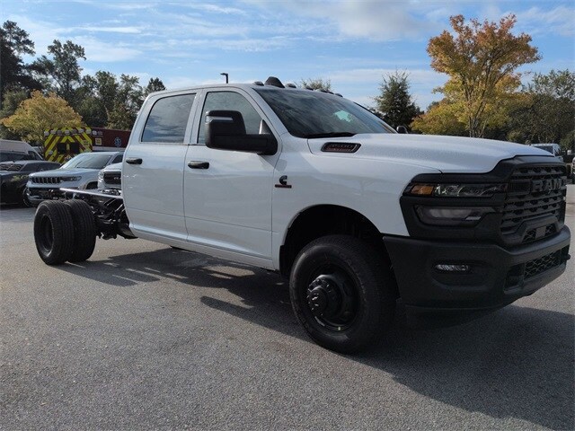 2026 Ram 3500 Tradesman photo 2