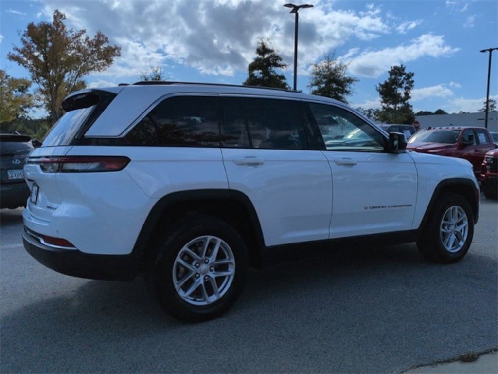 Used 2023 Jeep Grand Cherokee Laredo SUV