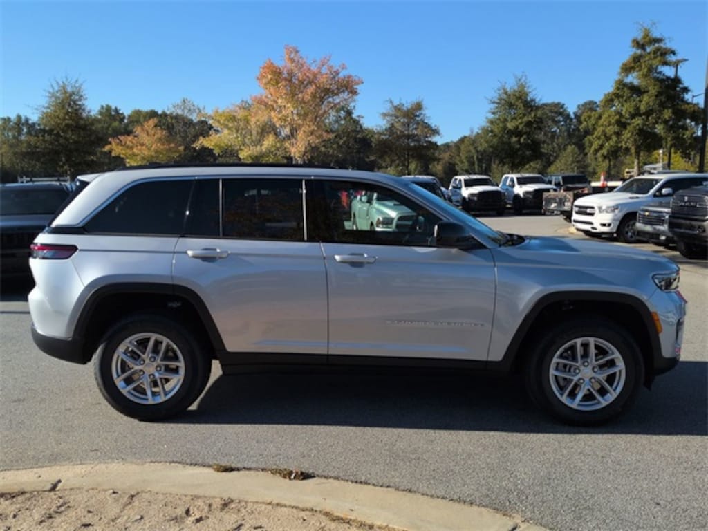 New 2025 Jeep Grand Cherokee LAREDO X 4X2 Sport Utility