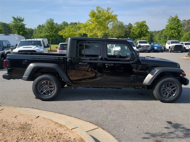 2025 Jeep Gladiator Sport photo 3