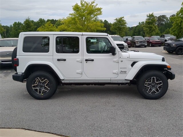 2024 Jeep Wrangler Sahara photo 3