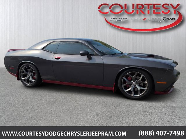 2015 Dodge Challenger R/T's photo