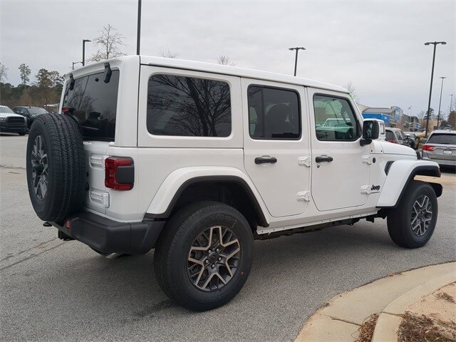 2025 Jeep Wrangler Sahara photo 4