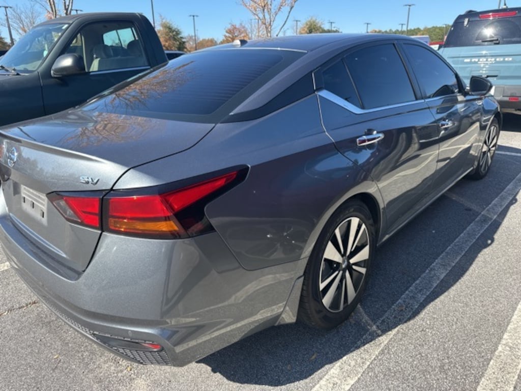Used 2022 Nissan Altima 2.5 SV Sedan
