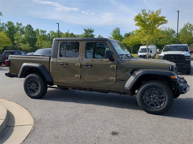 2025 Jeep Gladiator Sport photo 2