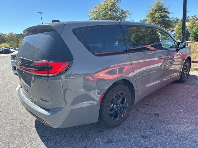 2023 Chrysler Pacifica Hybrid Limited photo 3