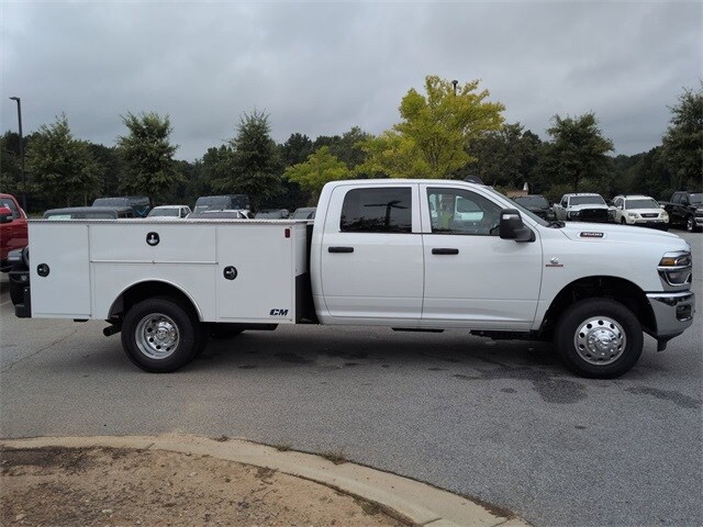 2025 Ram 3500 Tradesman photo 2