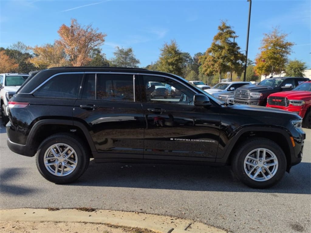 New 2025 Jeep Grand Cherokee LAREDO X 4X2 Sport Utility