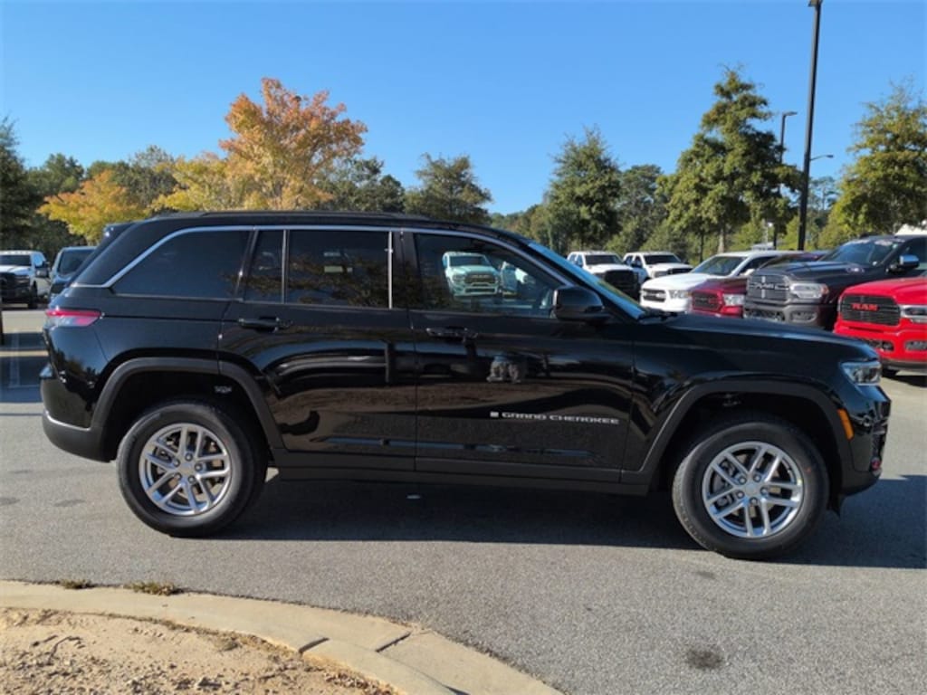 New 2025 Jeep Grand Cherokee LAREDO X 4X2 Sport Utility