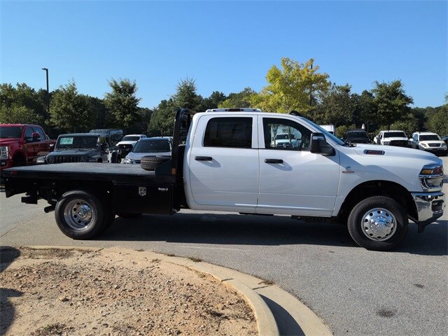 2025 Ram 3500 Tradesman photo 3