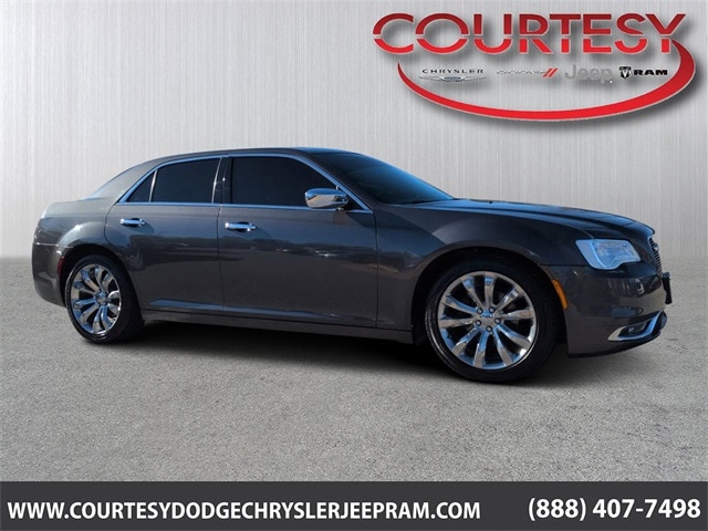 2020 Chrysler 300 Limited's photo