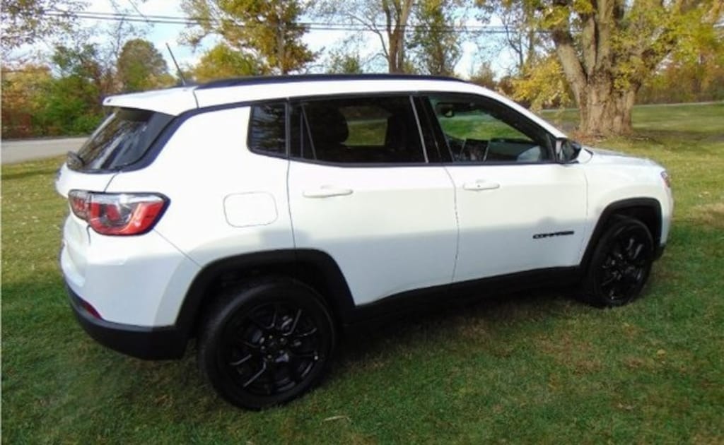 Used 2025 Jeep Compass Latitude SUV