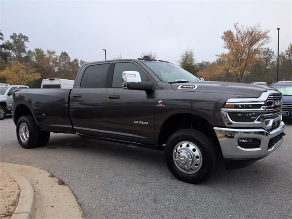New 2025 Ram 3500 LARAMIE CREW CAB 4X4 8' BOX Pickup