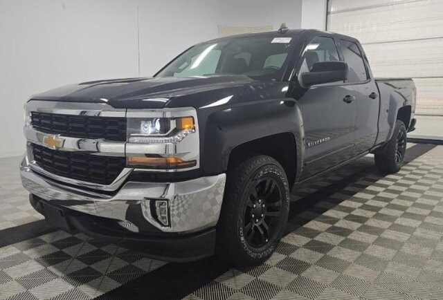 2018 Chevrolet Silverado 1500 LT photo 2
