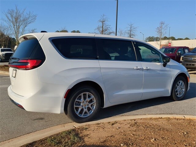 2025 Chrysler Pacifica photo 4