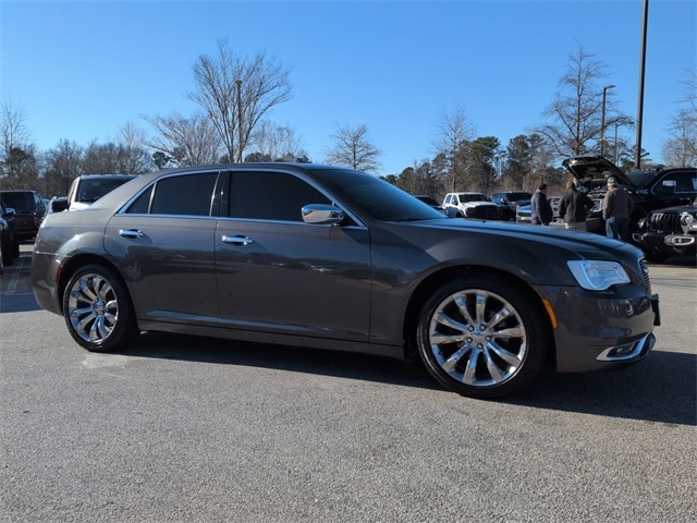 2020 Chrysler 300 Limited's photo