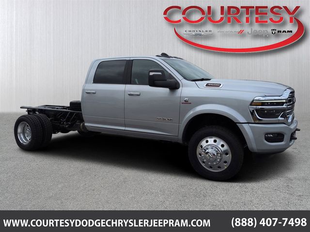 2026 RAM 4500 Big Horn 4X4 Crew Cab DRW 173" WB's photo