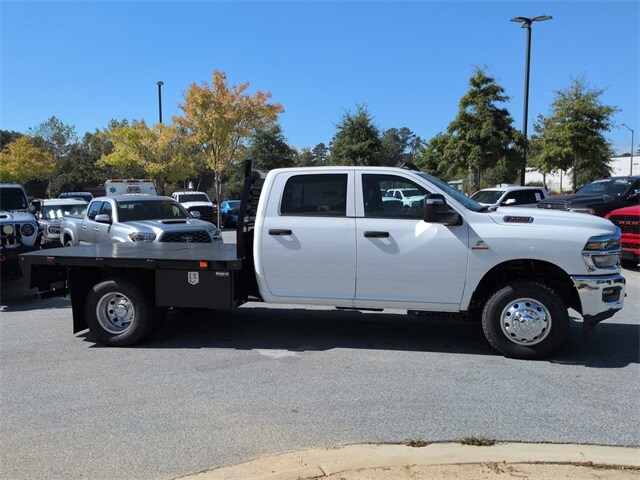 2025 Ram 3500 Tradesman photo 2