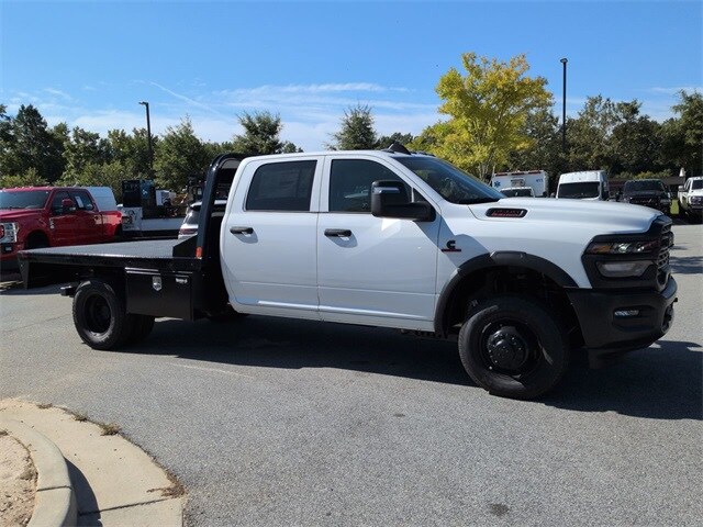 2025 Ram 3500 Tradesman photo 2