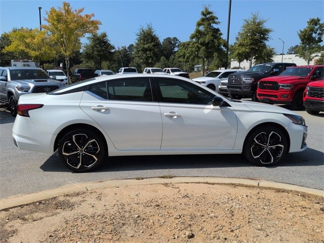 2024 Nissan Altima 2.5 SR photo 3