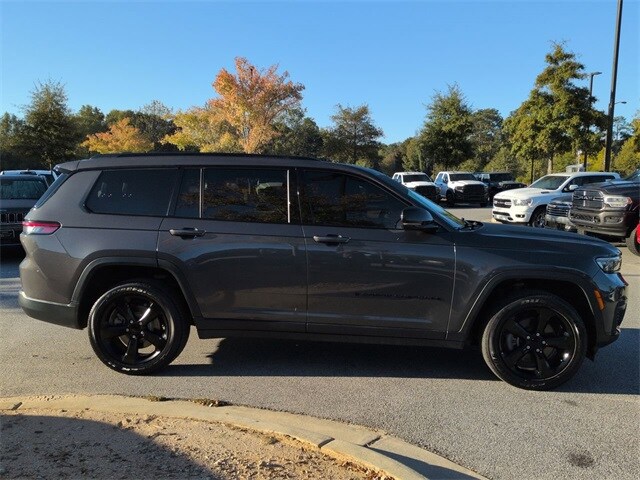 2023 Jeep Grand Cherokee Altitude photo 2