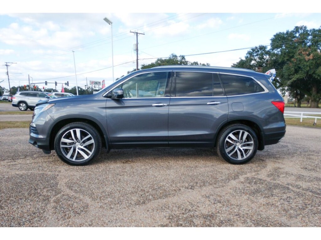 Used 2018 Honda Pilot Touring FWD SUV