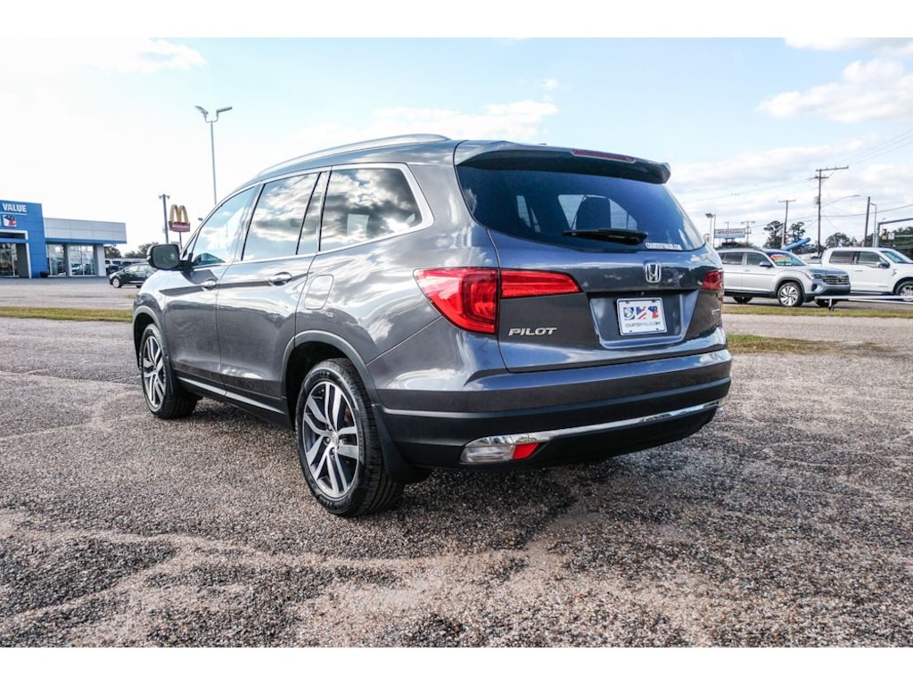 Used 2018 Honda Pilot Touring FWD SUV